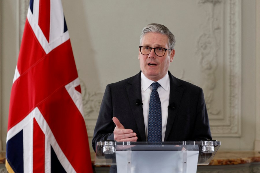 Former British ambassador criticizing Trump urges Starmer not to admit retaliatory tariffs