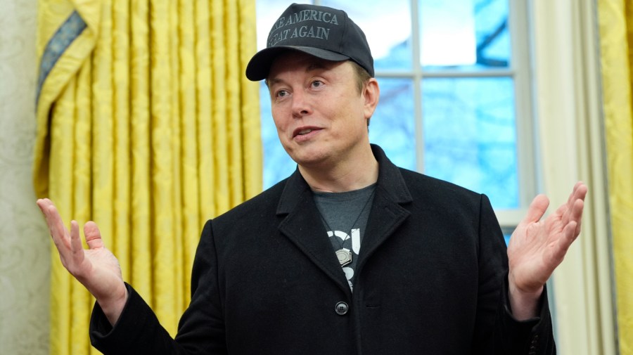Top George official leaves as Musk sets off