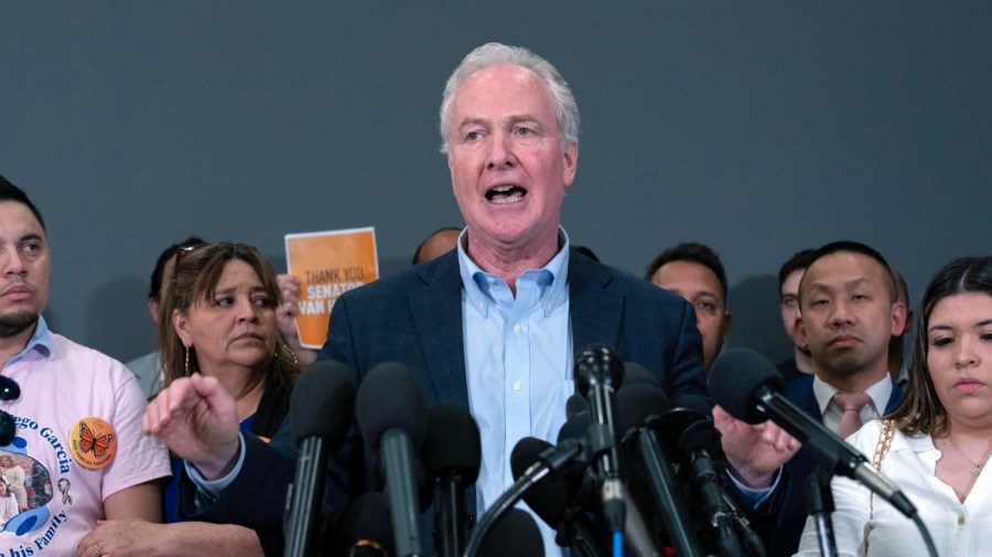Van Hollen: “Faultless”, Republicans support Trump “whether it’s corruption or corruption’