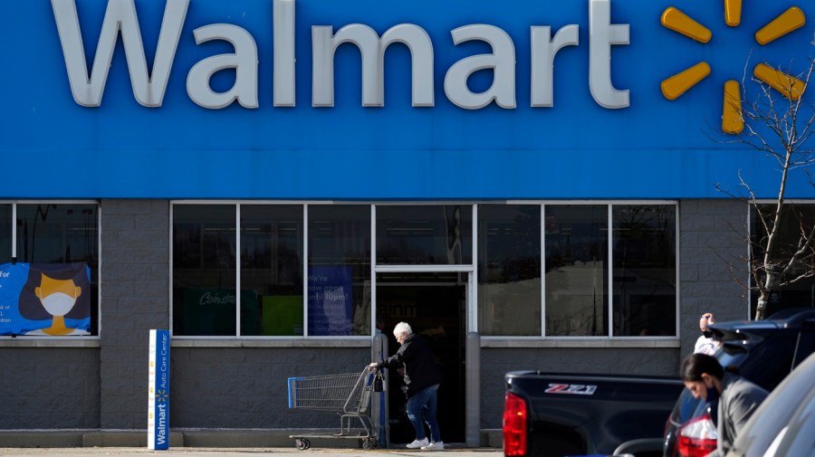 Walmart responds to Trump’s comments, retailers should “eat tariffs”