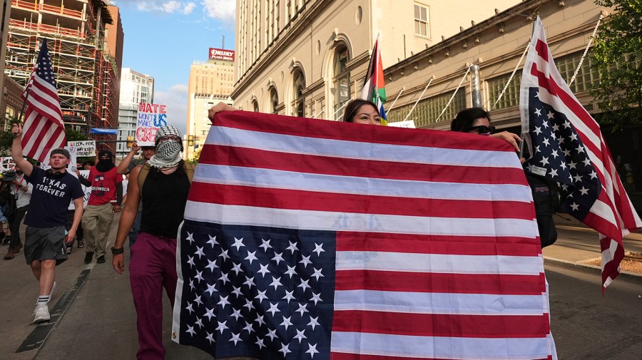Immigration protests put Democrats into tricky territory