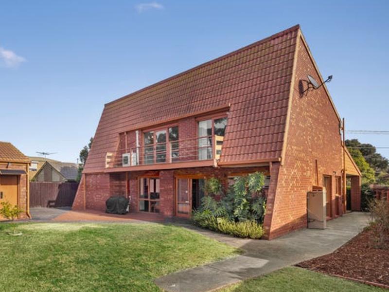 The couple who lined up for eight days to buy Melbourne land sold out