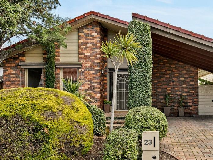Retro Williamstown Home’s $2.815 million sale Smashes Reserve
