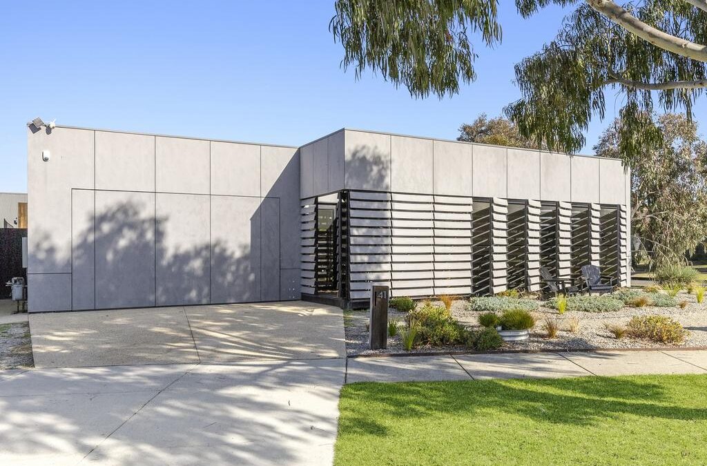 Cool Armstrong Creek custom homes to challenge suburban records