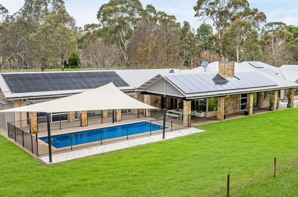 The Paechtown equestrian property designed by the architect is designed to delight those seeking intergenerational life